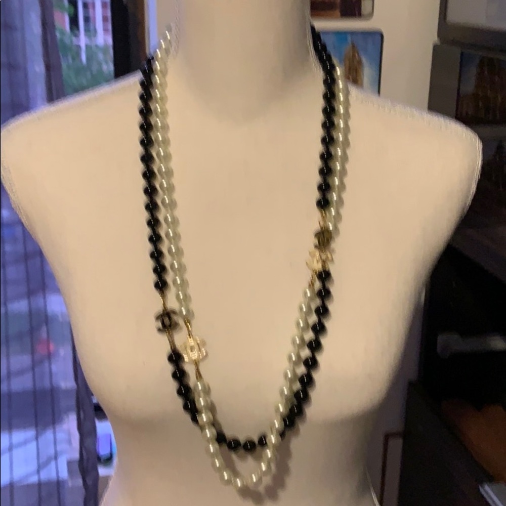 Chanel Pearl CC Beaded Long Necklace Blk & white - Picture 2 of 8